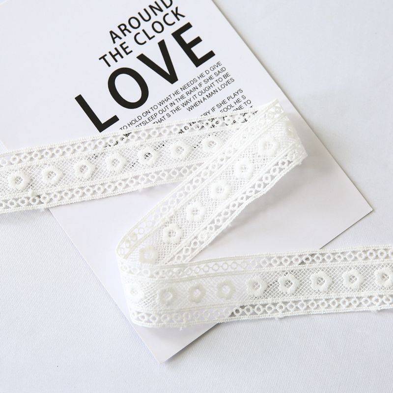 Lace Ribbon – Flower with Eyelet – Roll 3cm × 4m