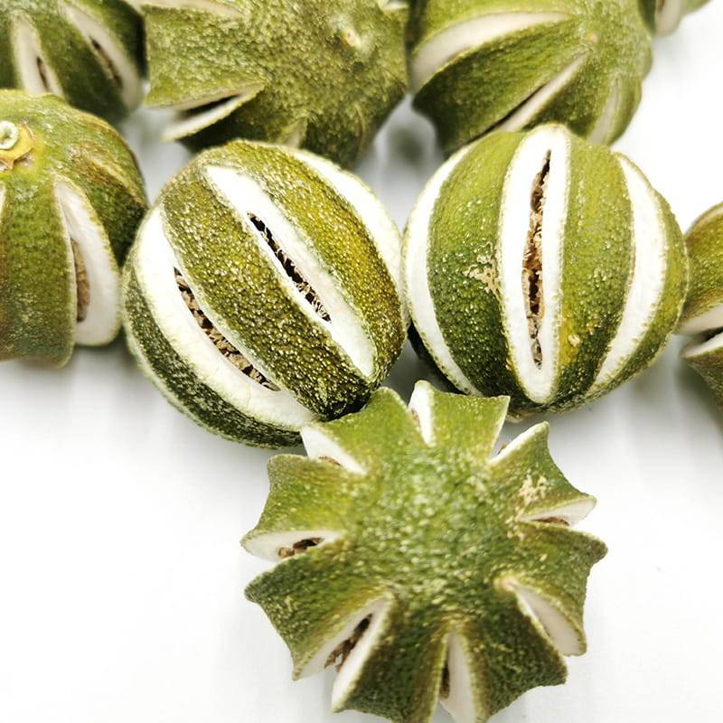 Suszona Limonka Cała nacinana zblizenie.jpg