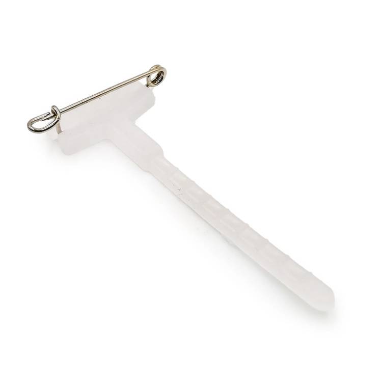 Przypinka biała okładka.jpg